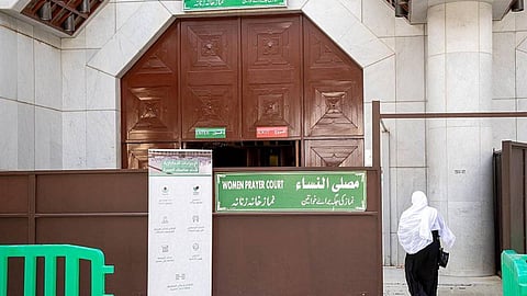 بالصور.. منسوبات الشؤون الإسلامية يعملن على مدار الساعة لخدمة المعتمرات