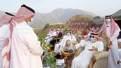 بالصور.. أمير جازان يصدر 3 توجيهات بشأن الخدمات المقدمة للمواطنين