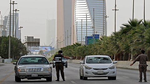 «المرور» يوضح موقف الراكب من استخدام الجوال.. ويشدد على هذا الإجراء