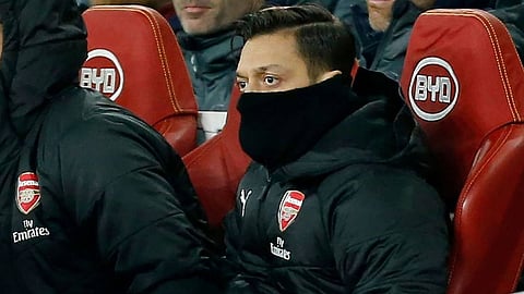 أرسنال يمنح مسعود أوزيل الملايين مقابل الجلوس على مقاعد البدلاء