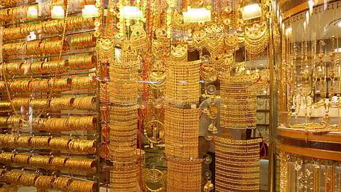 تراجع أسعار الذهب في السعودية.. وعيار (21) بـ199.49 ريال