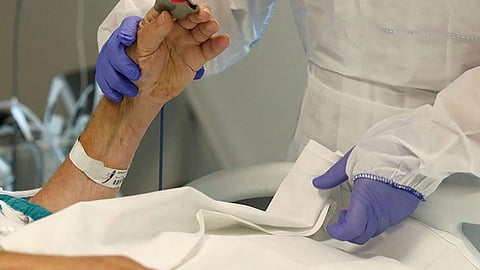 وزارة الصحة تنبه إلى طريقة التعامل مع مصاب كورونا بالمنزل