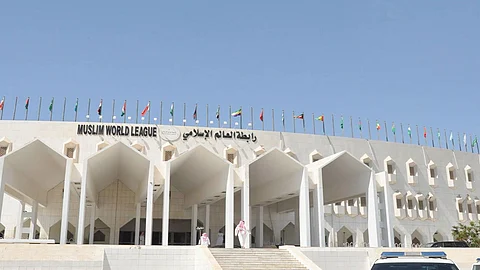 «رابطة العالم الإسلامي» تدين حادث ذبح معلم في إحدى ضواحي باريس