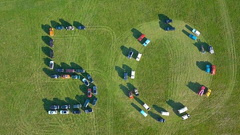 قافلة من أشهر سيارات رينج روفر احتفالًا بمرور 50 عامًا على انطلاقها