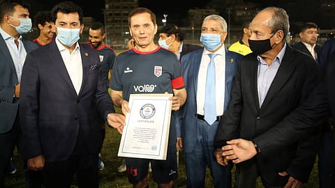 بعمر الـ75 عامًا.. لاعب عربي يدخل موسوعة جينيس للأرقام القياسية