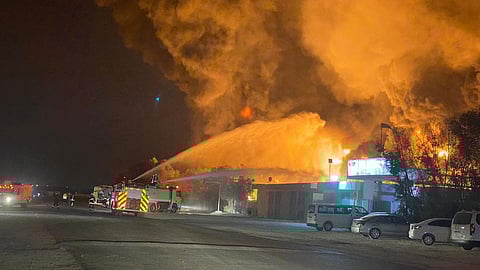 بالصور.. «مدني الرياض» يُخمد حريقًا ضخمًا بأحد مصانع الصناعية الثانية دون وقوع إصابات