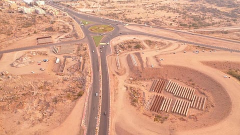 بالصور.. بدء تنفيذ 3 تقاطعات بطريق الملك عبدالله بأبها.. و30 يومًا لإزالة المعوقات