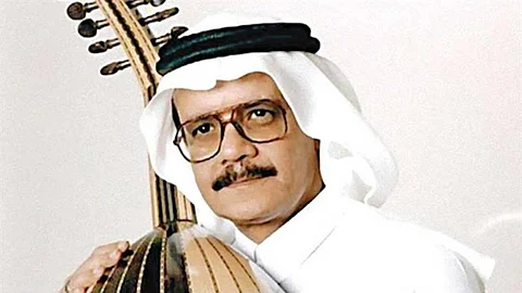 شاهد.. صورة نادرة لجواز سفر الفنان طلال مداح
