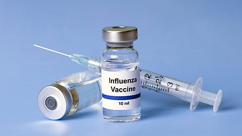 «استشاري أمراض باطنية» يوضح 5 فوائد للقاح الإنفلونزا الموسمية
