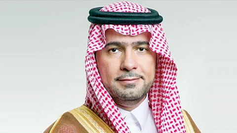 الحقيل يجمع ممثلي أصحاب عربات الطعام ويستوعب همومهم
