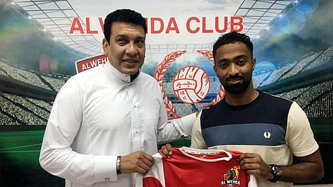 قادمًا من الوحدة.. «الصقور» يدعم صفوف الشباب لأربع سنوات قادمة