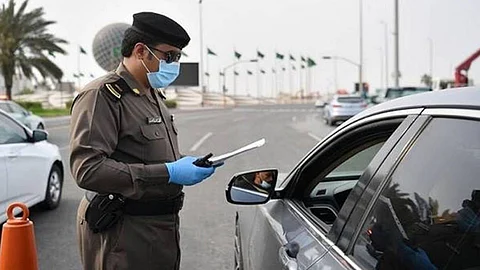 المرور: الالتزام بالإشارة الضوئية يعد مخالفة في هذه الحالة