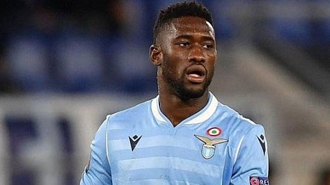 رسميًّا.. نجم لاتسيو يرمم دفاعات العين