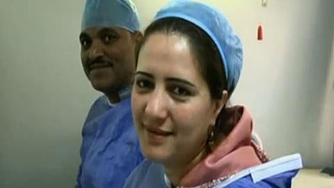 بالفيديو.. مصرية تشعل مواقع التواصل بعد تبرعها بجزء من جسدها لزوجها