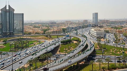 الحصيني يتوقع أجواء السبت بمناطق عدة.. وينصح بالتنزه