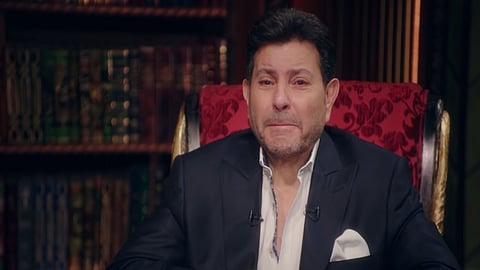 بالفيديو.. هاني شاكر يدخل في نوبة بكاء على الهواء بسبب والديه