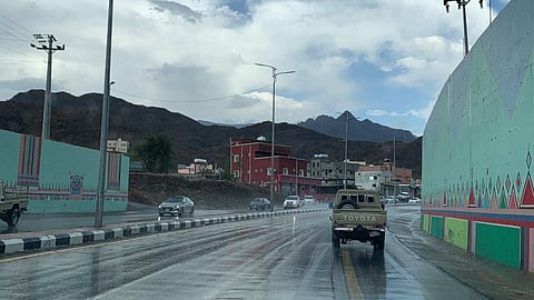 «الأرصاد» تنبّه إلى هطول أمطار رعدية على 3 مناطق بالمملكة