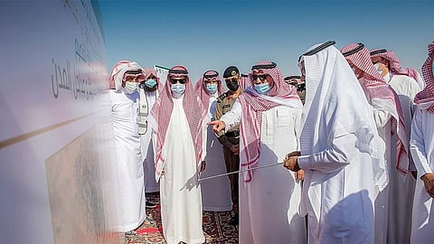 «أمير القصيم» يضع حجر الأساس لمشروع مركز حفظ وإكثار النباتات المحلية