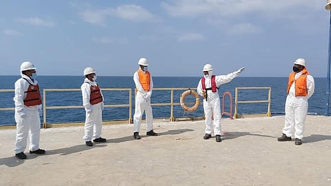 بالصور.. تنفيذ فرضية لمكافحة التلوث بالزيت على شواطئ جازان بمشاركة 26 جهة حكومية