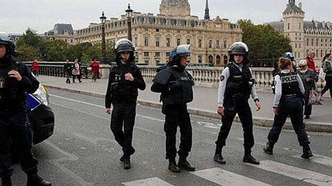 إنذار بوجود قنبلة يغلق محطات المترو بشارع «الـشانزليزيه»