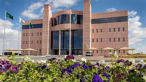 رئيس جامعة الجوف يدشن مشروع تطوير المقررات الإلكترونية والاختبارات المحوسبة