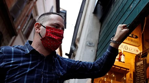 دراسة جديدة تنسف نظرية المناعة الطبيعية لكورونا: الوقاية لا تدوم طويلًا