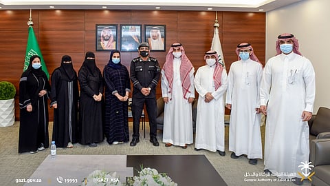 وفد من وزارة الداخلية يطَّلع على تجربة مؤسسة «الزكاة والدخل»