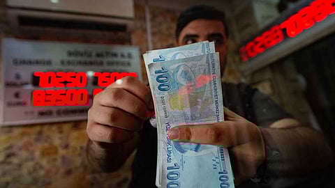 سجلت أدنى مستوياتها تاريخيًّا.. هبوط قياسي جديد لليرة التركية مقابل الدولار