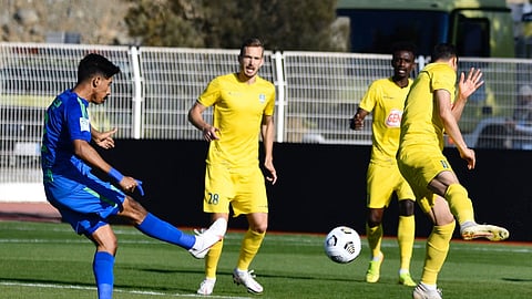 الفتح يقلب الطاولة على العين برباعية مثيرة.. ويقفز لصدارة الدوري السعودي