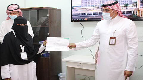 بالصور.. صحة جازان تُكرم الرعاية الصحية المنزلية بمستشفى الملك فهد