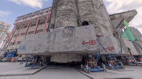 سكان مدينة صينية يستيقظون على تحرك مبنى ضخم لـ62 مترًا