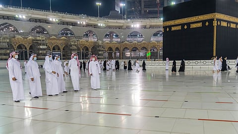 بالصور.. تزامنًا مع بدء المرحلة الثالثة للعمرة.. تكثيف الخدمات المقدمة داخل المسجد الحرام