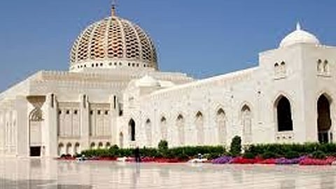 تحويل مساجد سلطنة عُمان لمبانٍ خضراء صديقة للبيئة تعمل بالطاقة الشمسية