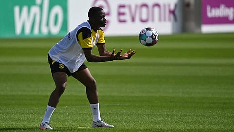 «أزمة موكوكو».. شالكه تحت حصار العقوبات بسبب العنصرية