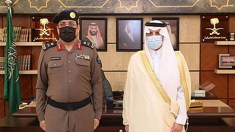 أمير الشرقية يقلد مدير الدفاع المدني بالمنطقة رتبته الجديدة