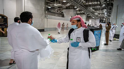 توزيع 1.2 مليون عبوة من ماء زمزم على قاصدي المسجد الحرام