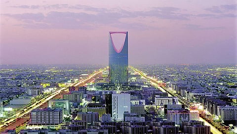 أخبار السعودية اليوم.. تمديد «هوية زائر» الممنوحة لليمنيين المقيمين إلكترونيًّا.. و«النيابة العامة» تحيل «مخالفي إجراءات كورونا» للمساءلة