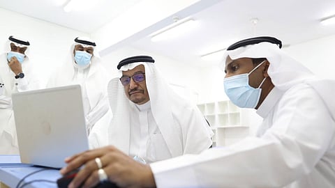 بالصور.. الوزير «آل الشيخ» يشارك في الفصول الافتراضية لمنصة «مدرستي»