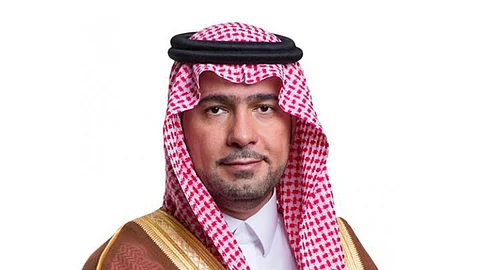 الوزير «الحقيل» يعدد مميزات نظام عقود العمل الجديد: يحفظ حقوق جميع الأطراف