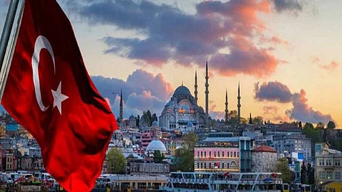 النظام التركي يواصل تكميم الأفواه.. ويفرض غرامات على مواقع التواصل الاجتماعي بملايين الدولارات