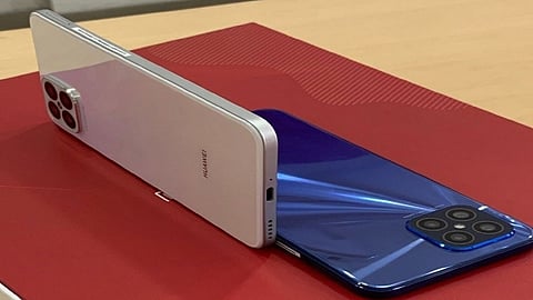 «أبل» تُواجه عجزًا في رقائق إدارة استهلاك الطاقة لهواتف «آيفون 12»