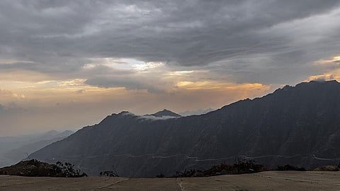 بالصور.. سقوط الأمطار على منطقة الباحة