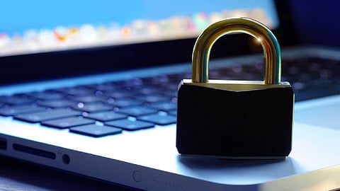 كيف تحمي بياناتك الشخصية على الإنترنت؟ خبير تقني يُجيب