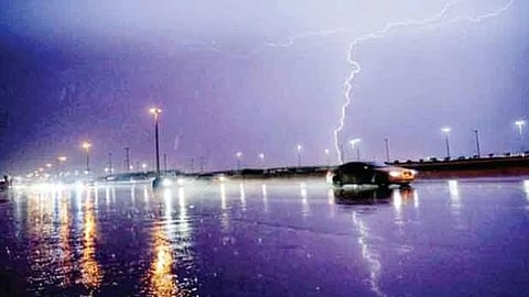 «الأرصاد» تنبه: سحب رعدية ممطرة مصحوبة برياح نشطة على جدة ورابغ
