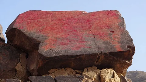 السجن وغرامة 100 ألف ريال.. عقوبة الكتابة ولصق الإعلانات على المواقع التراثية والأثرية