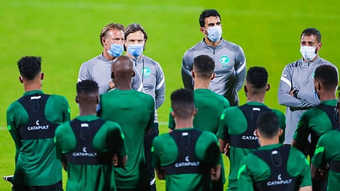 خروج مفاجئ لسلمان الفرج من معسكر الأخضر.. لهذا السبب