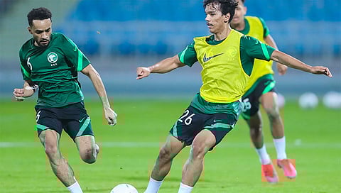 استعدادًا للتصفيات الآسيوية المشتركة.. «الأخضر» يواصل تدريباته في معسكر الرياض