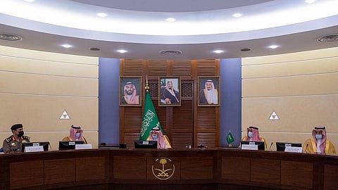 أمير القصيم ورئيس الاتحاد السعودي للسيارات والدراجات النارية يستعرضان خطة عمل رالي داكار