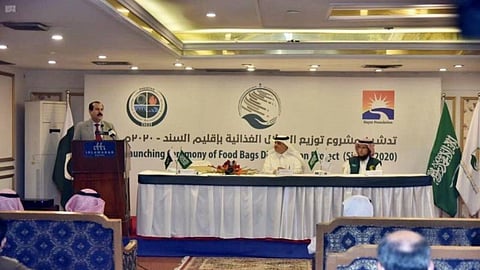 بالصور.. «مركز الملك سلمان للإغاثة» يوزع 7 آلاف سلة غذائية في باكستان يستفيد منها 42 ألف فرد