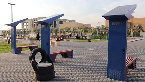 أمانة تبوك تشرع بتركيب «الكراسي الذكية» في الحدائق والأماكن العامة